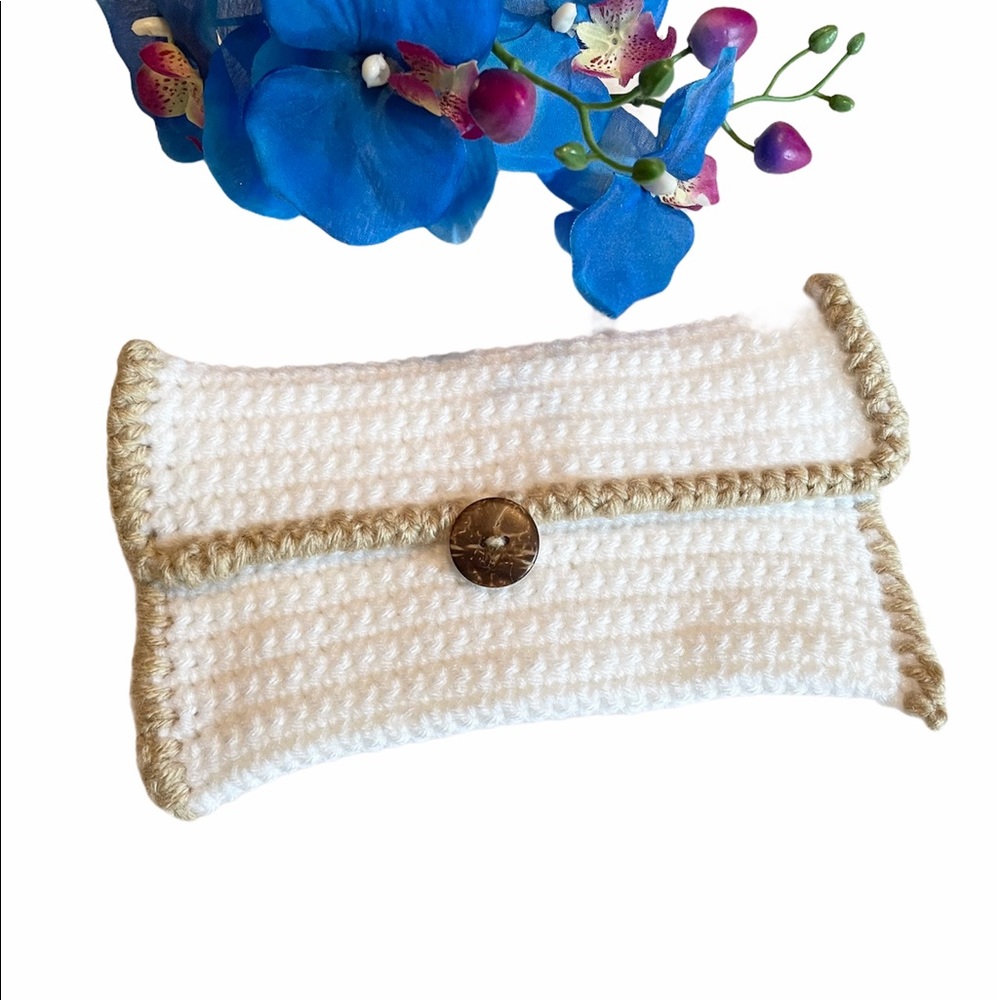 🤎Handmade Crochet White/Tan Hand Clutch🌾